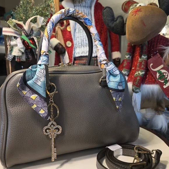 Price Drop!! Genuine Leather Warm Grey Barrel Bag by Divina Firenze NWT - Picture 6 of 8